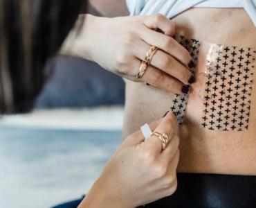 Pożegnaj się z amatorskim tatuażem: nowoczesne usuwanie laserem krok po kroku