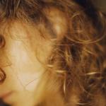 Kręcone od A do Z: czym jest curly i jak stylizować loki, by wyglądały zjawiskowo