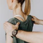 Ulga dla łokcia: domowe sposoby na łagodne objawy cieśni nerwu łokciowego