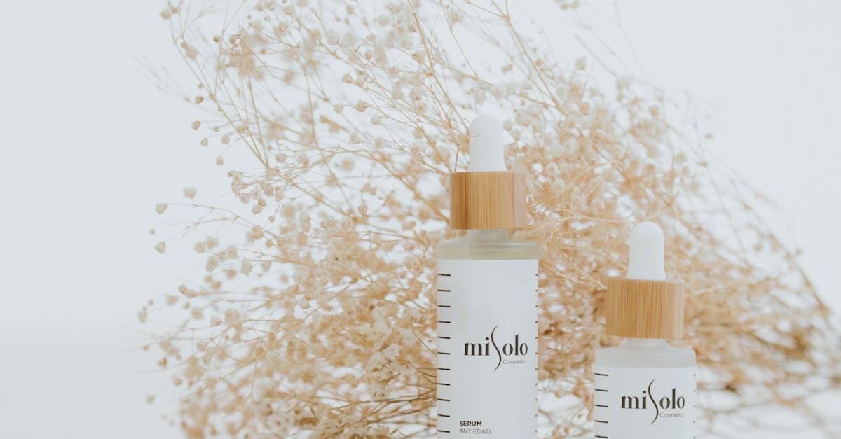 Duet, który odmładza i koi: bakuchiol z wąkrotą azjatycką w serum dla wrażliwej cery