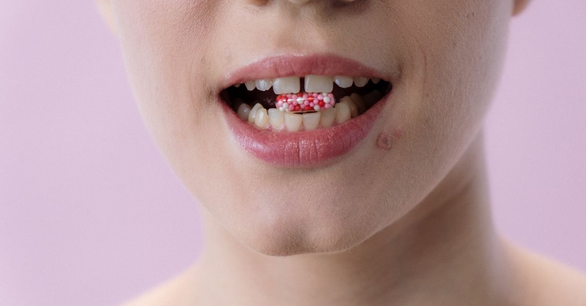 Pożegnaj wypryski na linii żuchwy: plan na trądzik hormonalny, który naprawdę działa
